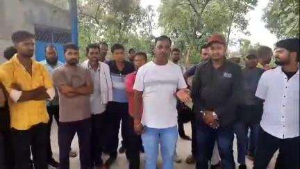 टंडवा: चुन्दरू मंदिर परिसर में एनटीपीसी से फ्लाई ऐश की ढुलाई में भाड़ा बढ़ोतरी पर वाहन मालिकों की बैठक