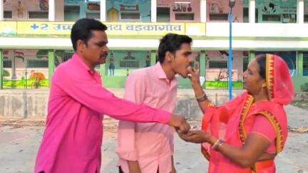हज़ारीबाग: गरीब किसान के बेटे किशोर कुमार ने राज्य में तीसरा स्थान लाकर हजारीबाग को किया गौरवान्वित