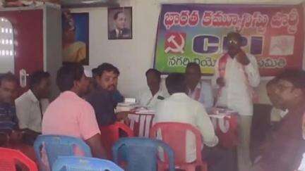 నగరి: పేదలకు ఇంటి స్థలాలు అందజేయాలి : నగరిలోసిపిఐ జిల్లా కార్యదర్శి నాగరాజు, నగరి నియోజకవర్గ కార్యదర్శి కోదండయ్య