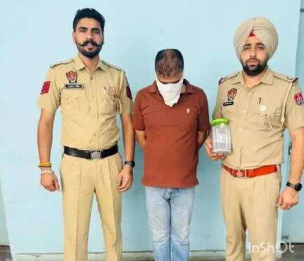 ਐਸਏਐਸ ਨਗਰ ਮੁਹਾਲੀ: CIA ਸਟਾਫ ਐਸ.ਏ.ਐਸ ਨਗਰ ਪੁਲਿਸ ਨੇ 1 ਵਿਅਕਤੀ  ਨੂੰ ਗ੍ਰਿਫ਼ਤਾਰ ਕਰਕੇ ਇੱਕ 32 ਬੋਰ ਪਿਸਤੌਲ ਤੇ 5 ਜ਼ਿੰਦਾ ਰੌਂਦ ਕੀਤੇ ਬਰਾਮਦ