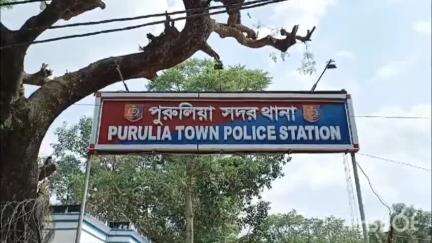 পুরুলিয়া ২: পোস্ট অফিস মোড়ের কাছে টাটা ম্যাজিক গাড়ির ধাক্কায় জখম ১,থানায় লিখিত অভিযোগ দায়ের চালকের বিরুদ্ধে ছেলের