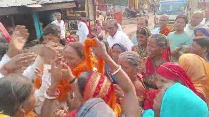 गोविंदपुर: अफरोजा खातुन दूसरी बार बनी बिहार राज्य अल्पसंख्यक आयोग की सदस्य, गोविंदपुर पहुंचने पर लोगों ने किया भव्य स्वागत