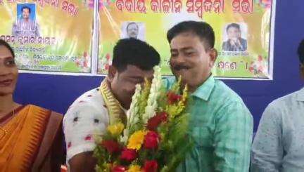 ମୋହନା: ମୋହନା ଗୋଷ୍ଟି ଶିକ୍ଷାଅଧିକାରୀ ଙ୍କ କାର୍ଯ୍ୟାଳୟ ଠାରେ ବ୍ଲକ ର 4 ଜଣ ଶିକ୍ଷକ ଙ୍କର ଅବସର କାଳିନ ବିଦାୟ ସମ୍ବର୍ଦ୍ଧନା ଉତ୍ସବ