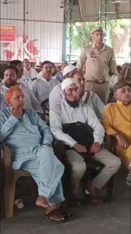 मेरठ: पुलिस लाइन में ईद उल अजहा को लेकर केंद्रीय शांति समिति की बैठक, सार्वजनिक स्थानों पर कुर्बानी करने पर होगी कार्रवाई