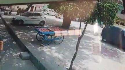 फिरोज़ाबाद: लेबर कॉलोनी इलाके से एक शख्स ने साइकिल चोरी कर फरार हुआ, घटना का CCTV वीडियो हुआ वायरल
