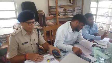 दरभंगा: विश्वविद्यालय थाना परिसर में थाना अध्यक्ष के नेतृत्व में सदर अंचल अधिकारी द्वारा भूमि विवाद शिविर का आयोजन