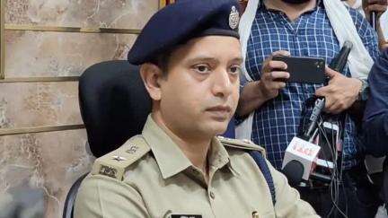 दलौदा: दलोदा थाना क्षेत्र में तीन अलग-अलग स्थानों से सट्टा लिख रहे तीन व्यक्ति गिरफ्तार, अवैध लाभ कमाते हुए पकड़े गए