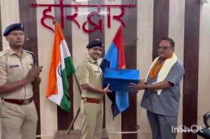 हरिद्वार: रौशनाबाद पुलिस मुख्यालय पर रिटायर हुए चार पुलिस जवानों को दी गई यादगार विदाई, SP क्राइम जितेंद्र मेहरा रहे मौजूद