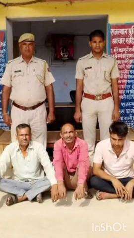 बयाना: बयाना में अवैध खनन पर पुलिस ने कार्रवाई की, थानाडांग में एलएनटी मशीन और ट्रोला किया जब्त, तीन आरोपी पकड़े गए