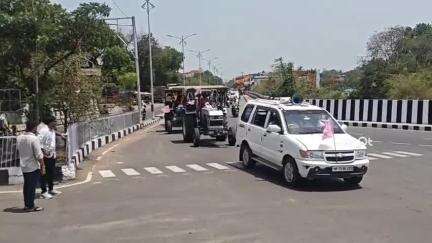 होशंगाबाद नगर: नर्मदापुरम में मूंग खरीदी पंजीयन के विरोध में भारतीय किसान संघ ने निकाली ट्रैक्टर रैली
