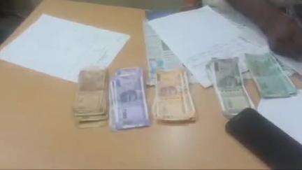 कुंडम: कुंडम बस स्टैंड के पास सट्टा पट्टी लिखता आरोपी गिरफ्तार, ₹4485 और सट्टा पट्टी जब्त