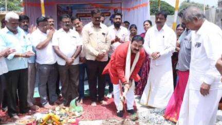 ಹುಬ್ಬಳ್ಳಿ ನಗರ: ನಗರದಲ್ಲಿ ನೂತನ ಕಲ್ಯಾಣ ಮಂಟಪದ ಕಟ್ಟಡ ಕಾಮಗಾರಿಗೆ ಭೂಮಿಪೂಜೆ ನೆರವೇರಿಸಿದ ಶಾಸಕ ಮಹೇಶ್ ಟೆಂಗಿನಕಾಯಿ