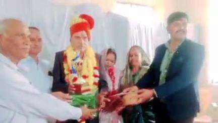 सरवाड़: गोयला, राजस्थान में बड़ौदा ग्रामीण बैंक के कैशियर के सेवानिवृत्ति पर ग्रामीणों ने किया स्वागत