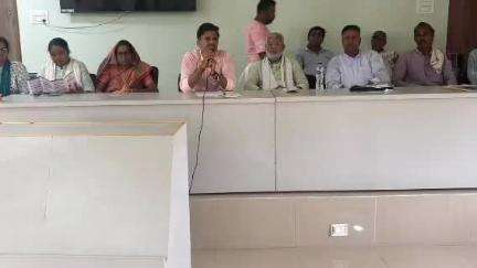 रीगा: रीगा प्रखंड कार्यालय में प्रखंड स्तरीय क्रियान्वयन समिति की बैठक आयोजित, मंत्री भी हुए शामिल