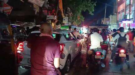 समस्तीपुर: शहर के ताजपुर रोड पर लगा भीषण जाम, सड़कों पर दुकान लगाने से आए दिन होती है परेशानी, जिला प्रशासन बेखबर