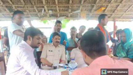 पंचदेवरी: पंचदेवरी पिकेट पर सीओ ने लगाया जनता दरबार, भूमि विवादों का मौके पर ही किया निपटारा