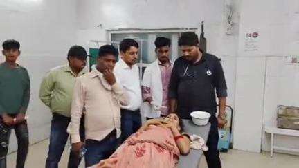 इटावा: इकदिल के ईश्वरीपुरा गांव में दूध में गंदा पानी डालने का विरोध करने पर जेठ, जेठानी और देवर ने महिला को लाठी-डंडों से पीटा