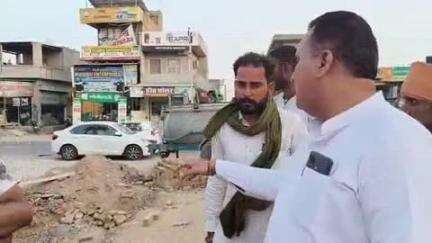 श्रीकरणपुर में धान मंडी के गेट निर्माण का मामला, व्यापारियों ने जताया विरोध, निर्माण कार्य रुका, मौके पर पहुंचे अधिकारी