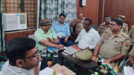 सगड़ी: सगड़ी के एसडीएम ने बकरीद त्यौहार सहित अन्य बिंदुओं पर थाना प्रभारियों और चौकी इंचार्जों के साथ की बैठक, दिए निर्देश