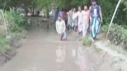 গোয়ালপোখর ২: গোয়ালপখর ২ নং ব্লকের পদমদারা গ্রামের রাস্তা বেহাল , সমস্যায় গ্রামবাসী,#Jansamasya