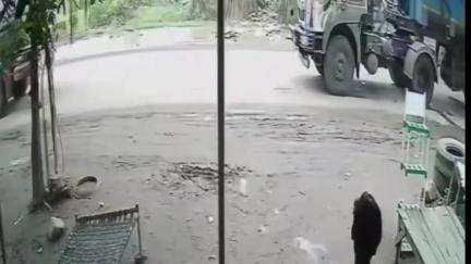 সিউড়ি ১: মিনিস্টিল মোড়ের কাছে অ্যাক্সিডেন্টের হাড় হিম করা ভিডিও সোশ্যাল মিডিয়ায় ভাইরাল