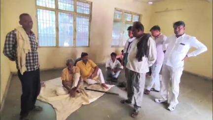 एटा: रसूलपुर में पत्नी और ससुराल वालों ने व्यक्ति को मारा-पीटा, बेइज्जती के बाद फांसी लगाकर की आत्महत्या, FIR दर्ज