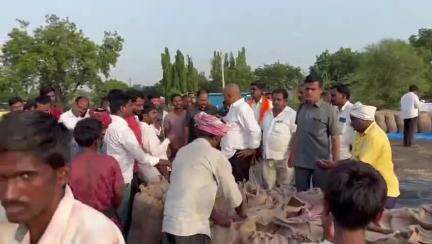 నిర్మల్: సారంగాపూర్, సోన్ మండలంలో పర్యటించి ధాన్యం కొనుగోలు కేంద్రాలను పరిశీలించిన బీజేఎల్పీ నేత, ఎమ్మెల్యే మహేశ్వర్ రెడ్డి