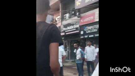 होशंगाबाद नगर: सदर बाजार में कार चालक ने विकलांग युवक को मारी टक्कर, युवक ने कार चालक से की मारपीट, वीडियो वायरल