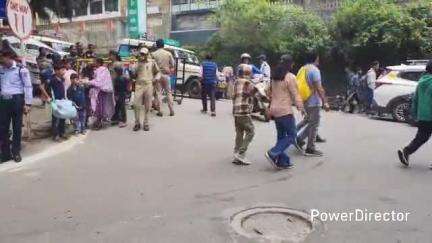 नैनीताल: नैनीताल में सैलानियों की आमद बढ़ने से पर्यटन कारोबार पटरी पर लौटने लगा, सैलानियों की बढ़ती संख्या से लगा जाम