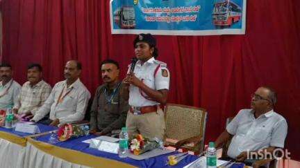 ಕೋಲಾರ: ಕೆ ಎಸ್ ಆರ್ ಟಿ ಸಿ ಚಾಲಕರು ಸಂಚಾರಿ ನಿಯಮಗಳನ್ನು ಪಾಲಿಸಿ ನಗರದಲ್ಲಿ ಸಂಚಾರಿ ಪೊಲೀಸ್ ಠಾಣೆಯ ಉಪನಿರೀಕ್ಷಕಿ ಭಾರತಿ