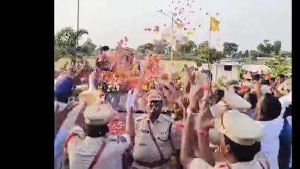 మెదక్: జిల్లా ఎస్పీ ఉదయ్ కుమార్ రెడ్డికి ఘనంగా వీడ్కోలు పలికిన పోలీస్ అధికారులు, సిబ్బంది