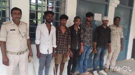 शंकरपुर: शंकरपुर पुलिस ने कलुहआ गांव के चांदनी चौक से 2.06 ग्राम स्मैक के साथ पांच युवकों को किया गिरफ्तार
