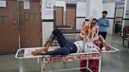 छतरपुर नगर: गठेवरा में तेज़ रफ़्तार बाइक ने साइकिल में मारी टक्कर, 3 लोग हुए घायल