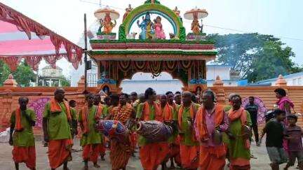 ଆସିକା: ବାବା ପୁଡ଼ୁକେଶ୍ୱରଙ୍କ ପୀଠରେ ଶୀତଳ ଷଷ୍ଠୀ ଯାତ୍ରା ଅନୁଷ୍ଠିତ, ବାଜା ବାଣ ଓ ରୋଷଣୀରେ ବାହାରିଲେ ମହାଦେବ