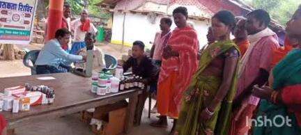 ग्राम रतेंगा में स्वास्थ्य शिविर का आयोजन, ग्रामीणों की स्वास्थ्य जांच कर दी गई निशुल्क दवाई