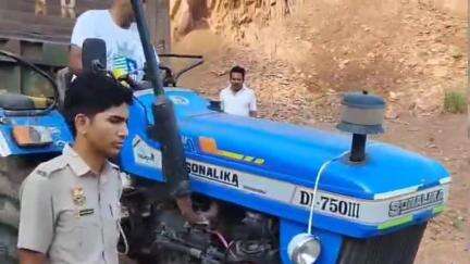 नूह: गांव घाटा शमशाबाद में अवैध खनन कर पत्थर बेच रहे एक ट्रैक्टर को किया जब्त, चालक फरार