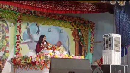 अकबरपुर: अयोध्या से आए संतो के प्रवचन सुनने के लिए दादपुर में आयोजित महायज्ञ में श्रद्धालुओं की उमड़ी भीड़
