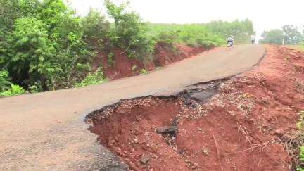 ଲକ୍ଷ୍ମୀପୁର: ଯୋଗି ମାଳି ଗୁଡ଼ାରେ ପାଣିରେ ପଡିଲା ୩୭ ଲକ୍ଷ ରାସ୍ତା ଠକିଦେଲା ଠିକାଦାର ତୁରନ୍ତ ରାସ୍ତା ନିର୍ମାଣ ନେଇ ପ୍ରଶାସନ ନିକଟରେ ଦାବି  #Janasamsya