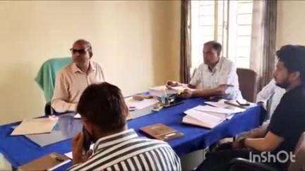 बाड़ी: डिस्कॉम कार्यालय में XEN ने अधिकारियों की बैठक ली