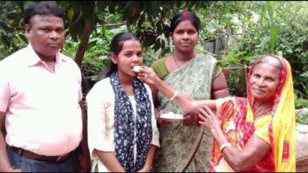 टुंडी: टुंडी प्लस टू उच्च विद्यालय की छात्रा अदिति कुमारी 90.80% अंकों के साथ बनीं स्कूल टॉपर, क्षेत्र का नाम किया रौशन
