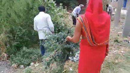 अमेठी: ग्राम पंचायत विभाग ने चलाया स्वच्छता अभियान, गांव की नालियों की सफाई की गई