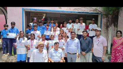 धरहरा: खेल प्रतिभा खोज में अव्वल उत्क्रमित कन्या उच्च विद्यालय शिवकुंड के छात्र-छात्राओं को मिला गोल्ड मेडल