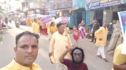 अलीराजपुर: शहर में गायत्री परिवार ने विश्व तंबाकू निषेध दिवस पर निकाली व्यसन मुक्ति रैली