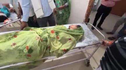 टीकमगढ़: पिथनौरा गांव: महिला ने डाई पीकर की आत्महत्या की कोशिश, अस्पताल में भर्ती