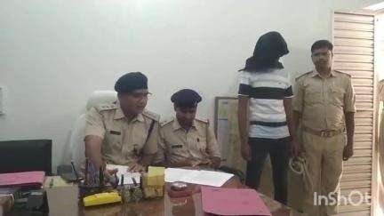 दुमका: सरैयाहाट पुलिस ने देसी पिस्टल और जिंदा कारतूस के साथ एक अपराधी को गिरफ्तार किया, जरमुंडी में प्रेस वार्ता