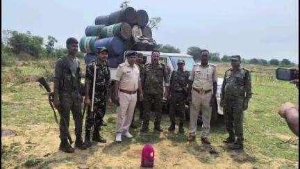 हज़ारीबाग: हजारीबाग: उत्पाद विभाग और पुलिस ने चौपारण में छापेमारी कर अवैध शराब भट्टियों को किया नष्ट