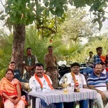 सुकमा: अंदरूनी ग्राम बुर्कापाल में आयोजित पंचायत स्तरीय क्रिकेट प्रतियोगिता में भाजपा जिलाध्यक्ष शामिल हुए