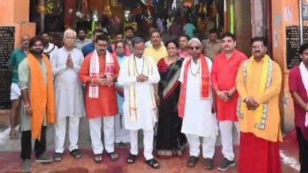 मिश्रिख: पूर्व डिप्टी सीएम दिनेश शर्मा ने नैमिष धाम में मंदिरों में की पूजा-अर्चना, तस्वीरें सोशल मीडिया पर की शेयर