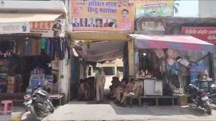 पीलीभीत: लक्ष्मी टॉकीज के पास पूरे दिन तैनात रही पुलिस टीम, दो पक्षों के बीच संगठन को लेकर चल रहा विवाद