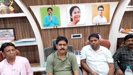 ভাঙড় ২: ভাঙ্গড় এর সরকারি কাজ বিধায়ক নওশাদ সিদ্দিকী নাকি পর্যবেক্ষকের আবেদনে হয়েছে তা নিয়ে তর্জা দুজনের মধ্যে